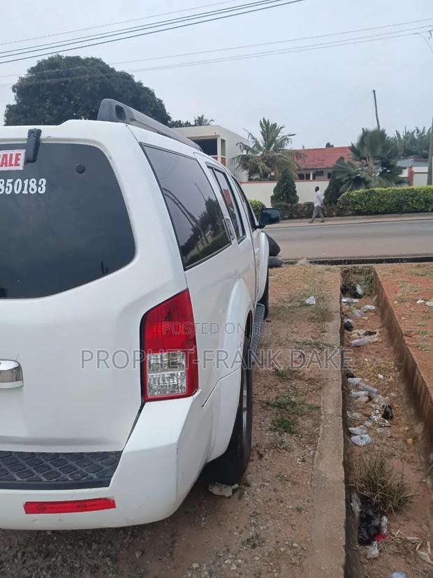 Nissan Pathfinder 2009 White