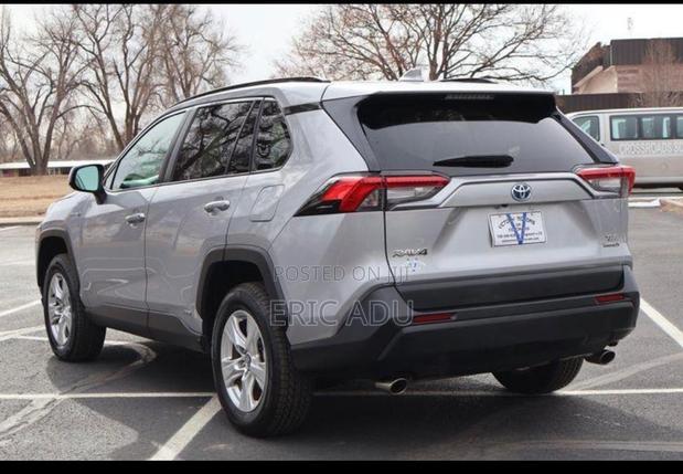 Toyota RAV4 XLE AWD 2020 Gray