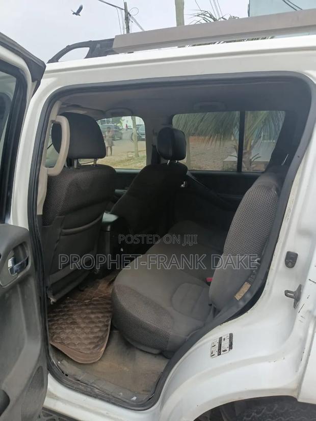 Nissan Pathfinder 2009 White