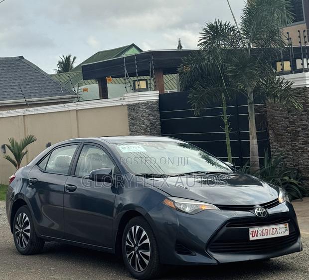 Toyota Corolla LE 4dr Sedan (1.8L 4cyl CVT) 2017 Gray
