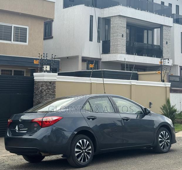 Toyota Corolla LE 4dr Sedan (1.8L 4cyl CVT) 2017 Gray
