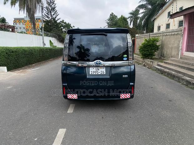 Toyota Voxy 2014 Black