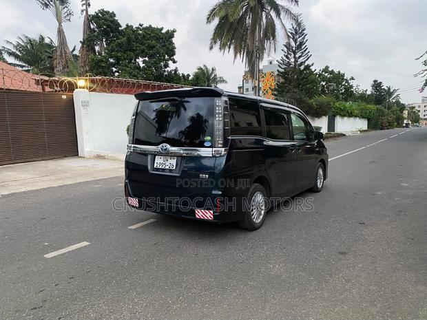 Toyota Voxy 2014 Black