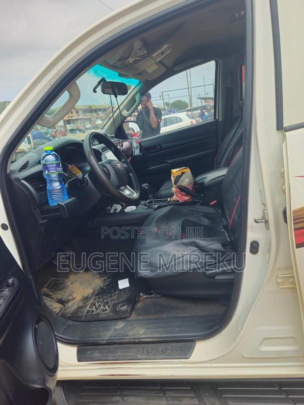 Toyota Hilux 2021 White