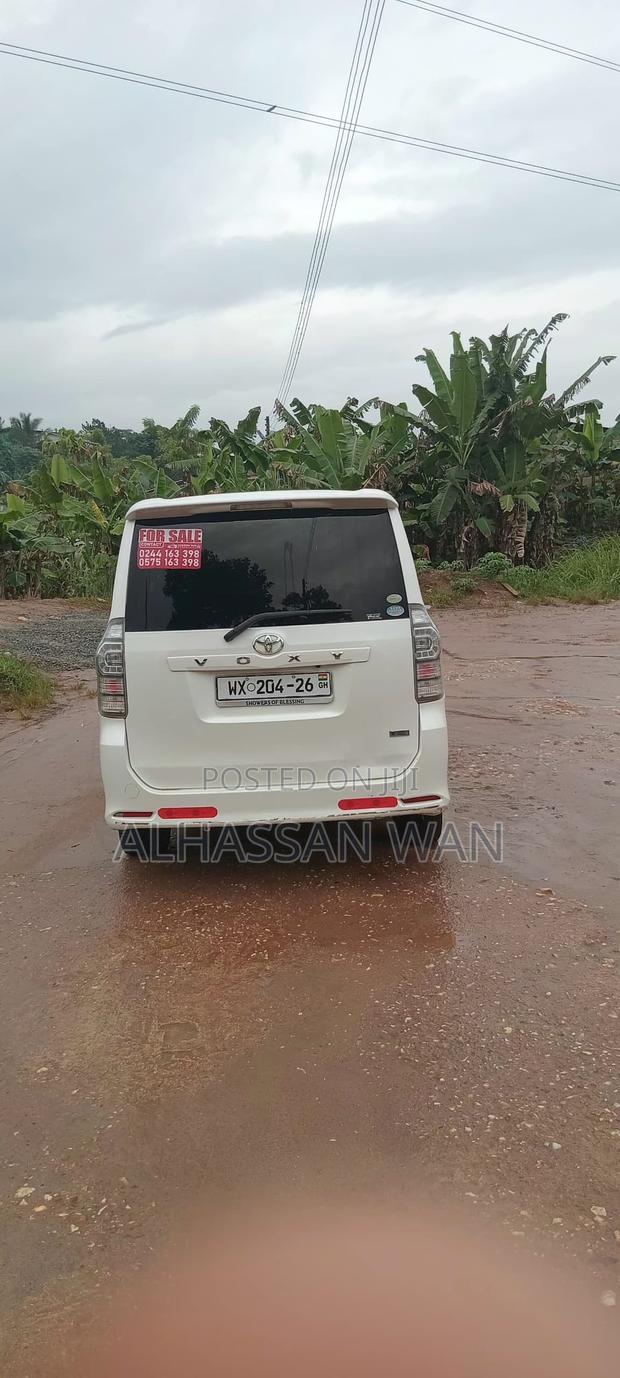 Toyota Voxy Z G's 2WD 8-Seater 2012 White