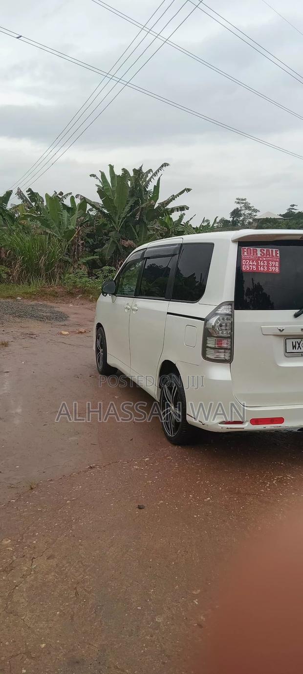 Toyota Voxy Z G's 2WD 8-Seater 2012 White