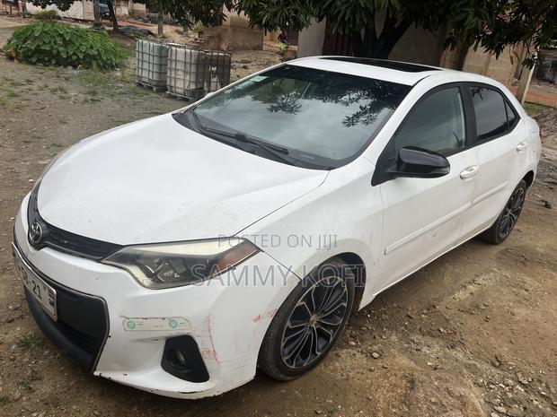 Toyota Corolla 2015 White