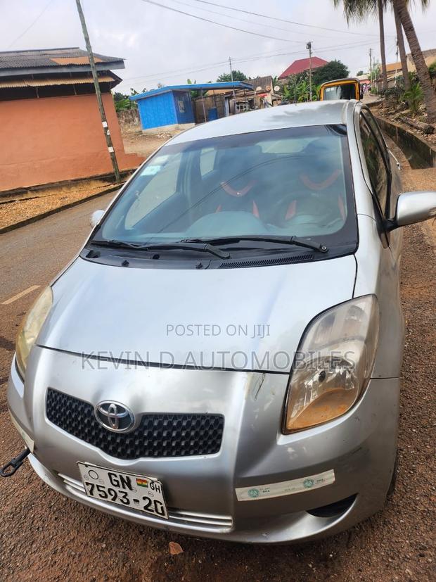 Toyota Vitz 1.3 FWD 5dr 2010 Silver