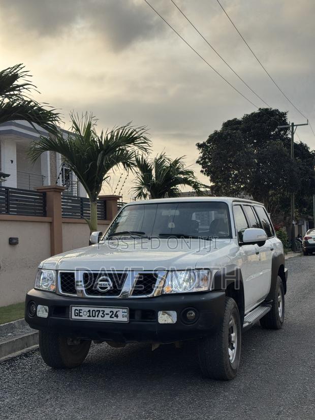 Nissan Patrol 4.8 2012 White