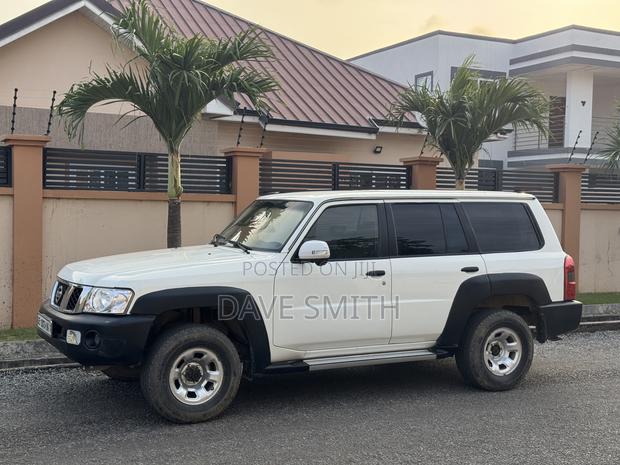 Nissan Patrol 4.8 2012 White