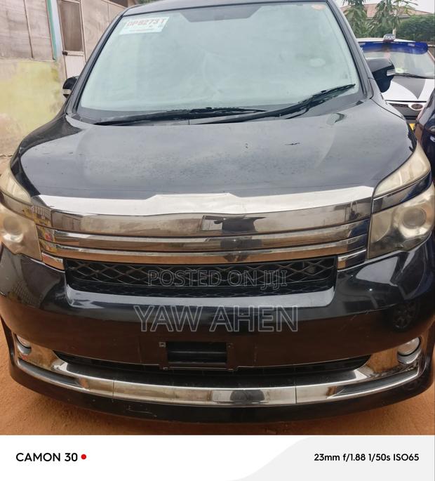 Toyota Voxy 2013 Black