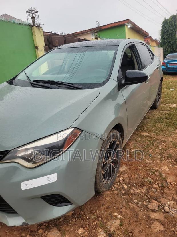 Toyota Corolla 2015 Gray