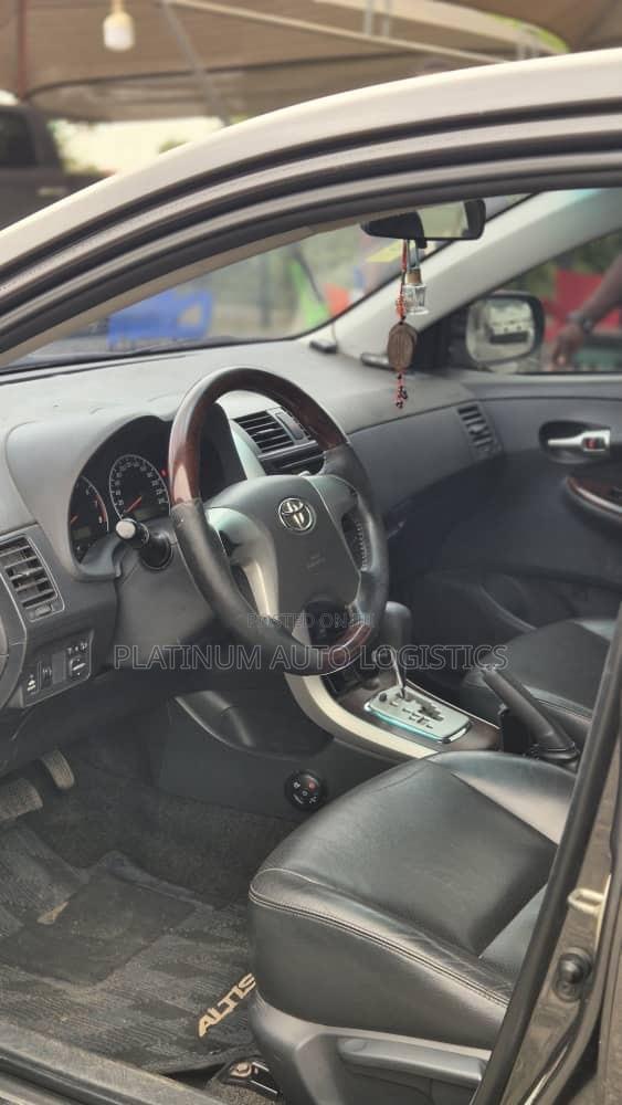Toyota Corolla 2012 Gray