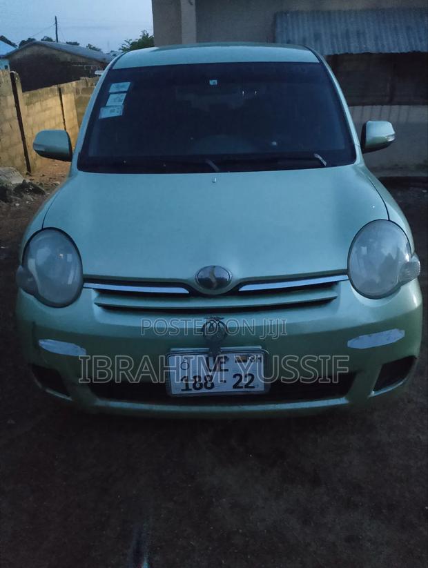Toyota Sienta 2008 Green