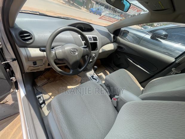 Toyota Belta 2013 Silver