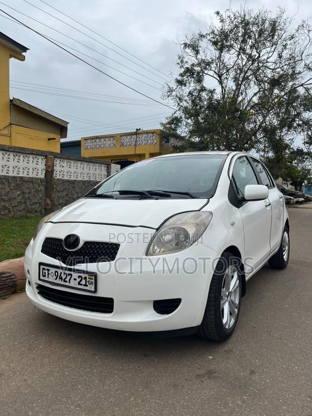 Toyota Vitz 1.3 AWD 5dr 2010 White