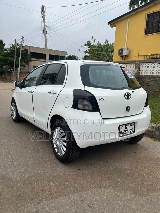 Toyota Vitz 1.3 AWD 5dr 2010 White