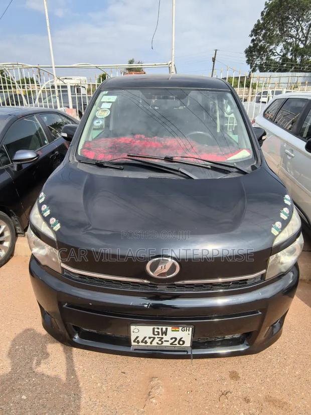 Toyota Voxy 2012 Black