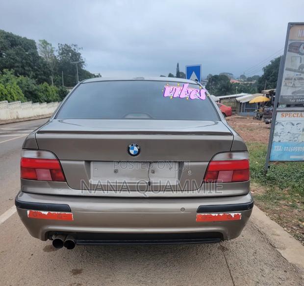 BMW 520i 2000 Green