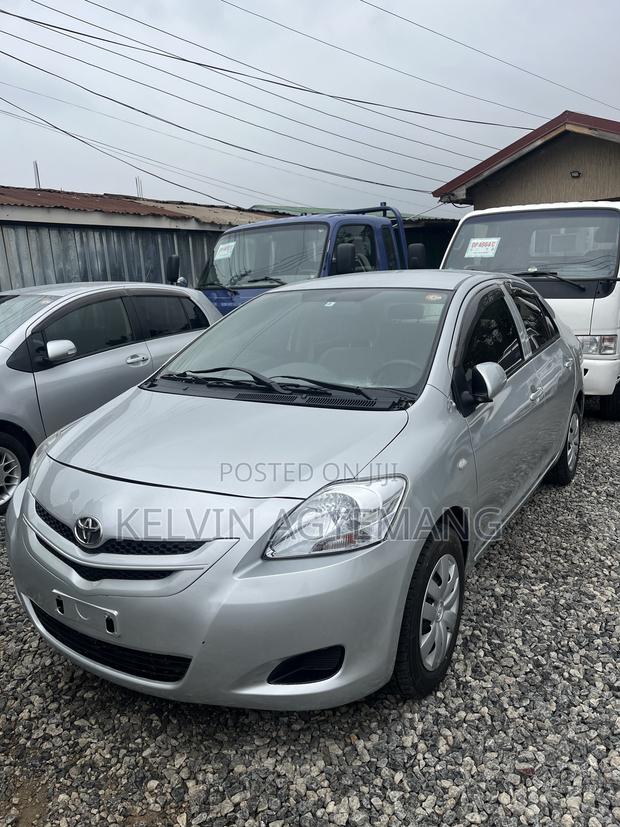 Toyota Belta 2015 Silver
