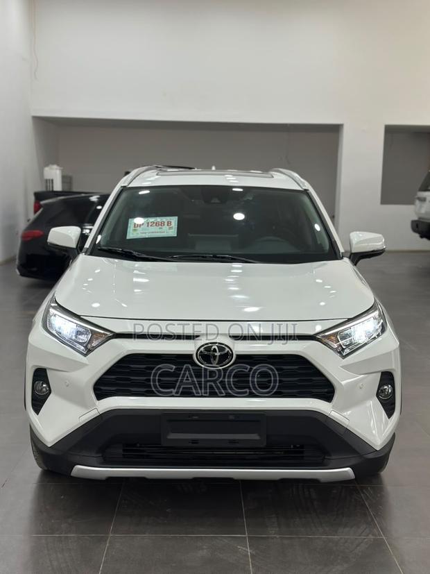 Toyota RAV4 2021 White