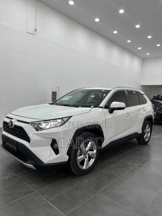 Toyota RAV4 2021 White