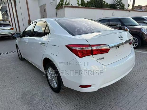 Toyota Corolla 2017 White