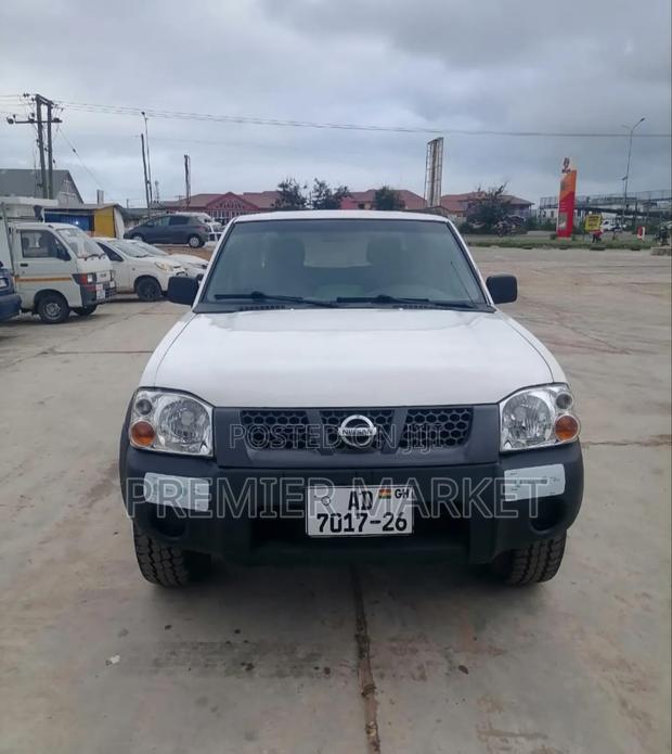 Nissan Hardbody 2010 White