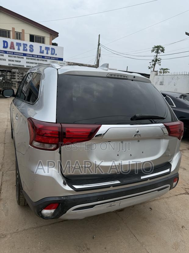 Mitsubishi Outlander SEL FWD 2020 Silver