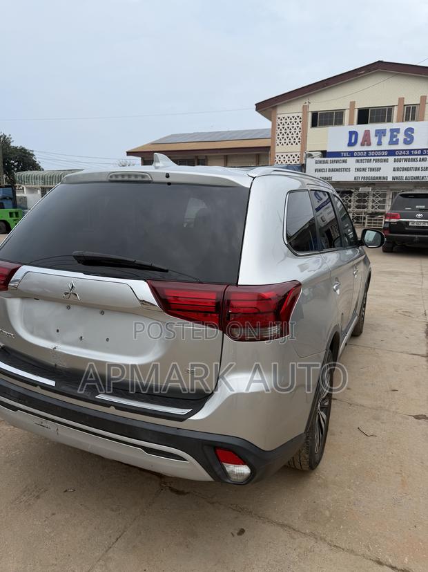 Mitsubishi Outlander SEL FWD 2020 Silver