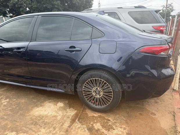 Toyota Corolla LE 2020 Blue