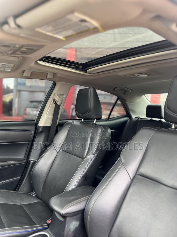 Toyota Corolla XSE (1.8L 4cyl 2A) 2018 Gray