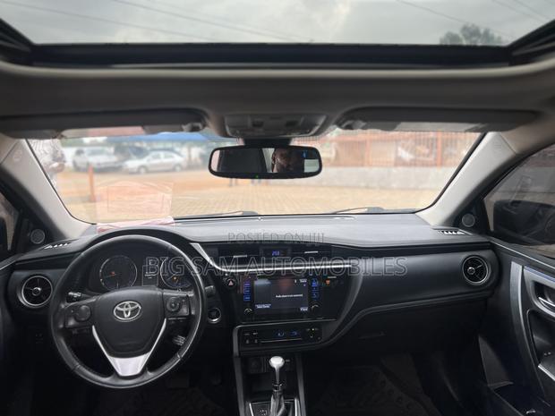 Toyota Corolla XSE (1.8L 4cyl 2A) 2018 Gray