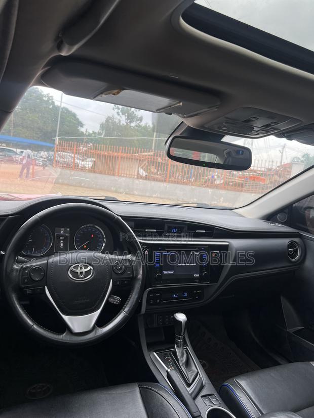 Toyota Corolla XSE (1.8L 4cyl 2A) 2018 Gray