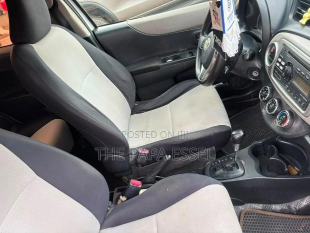 Toyota Yaris LE Hatchback 3dr 2012 White