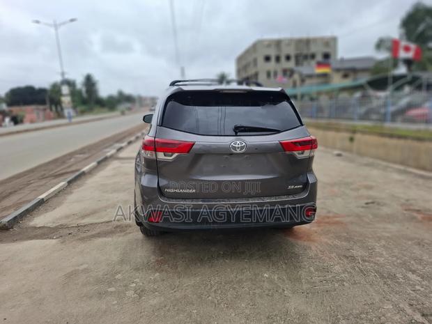 Toyota Highlander 2018 Gray