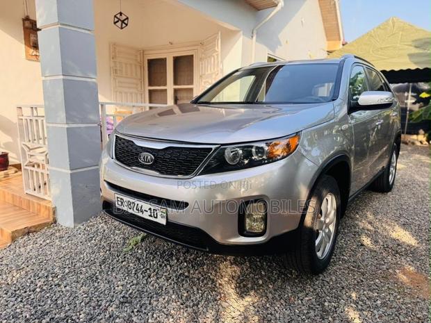 Kia Sorento 2010 Silver