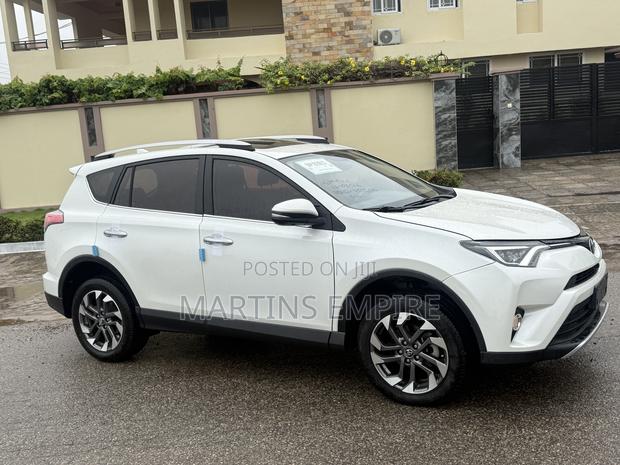 Toyota RAV4 Limited AWD (2.5L 4cyl 6A) 2017 White
