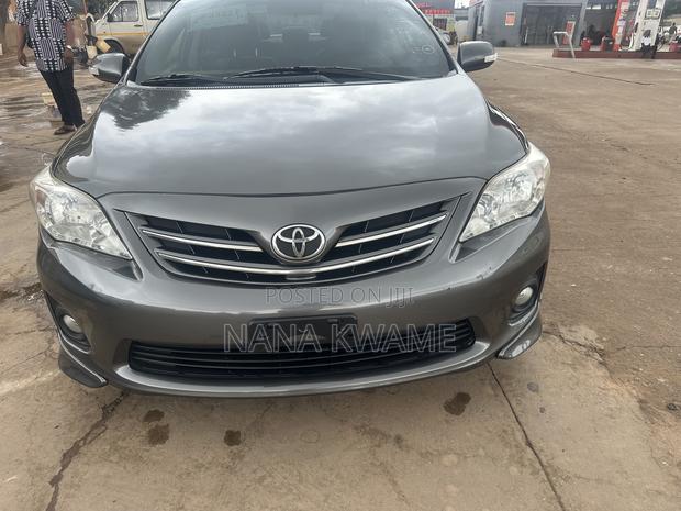 Toyota Corolla L 4dr Sedan (1.8L 4cyl 5M) 2013 Gray