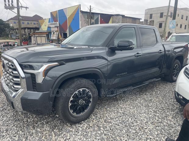 Toyota Tundra Hybrid 2024 Black