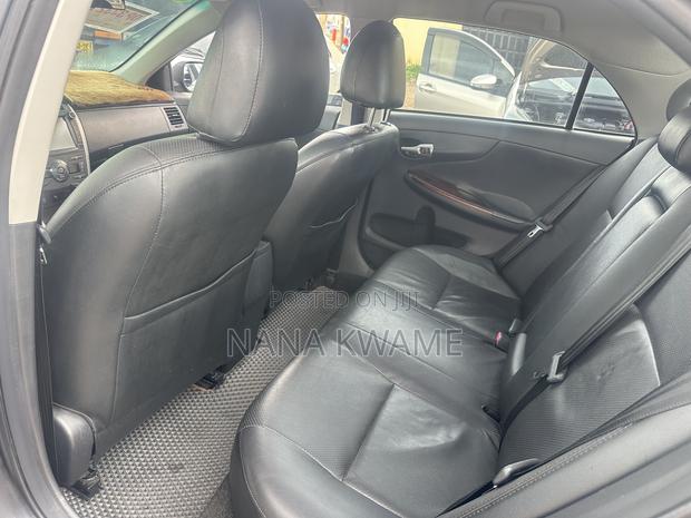 Toyota Corolla L 4dr Sedan (1.8L 4cyl 5M) 2013 Gray