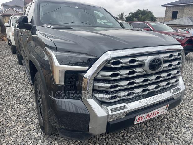 Toyota Tundra Hybrid 2024 Black