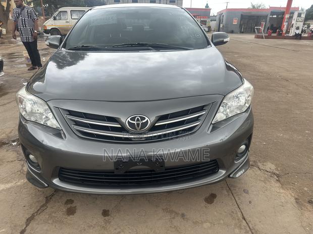 Toyota Corolla L 4dr Sedan (1.8L 4cyl 5M) 2013 Gray