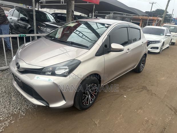 Toyota Vitz 1.0 FWD 3dr 2016 Gold