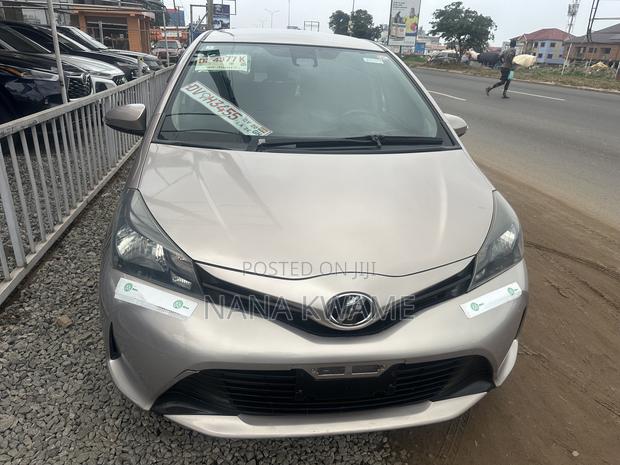 Toyota Vitz 1.0 FWD 3dr 2016 Gold