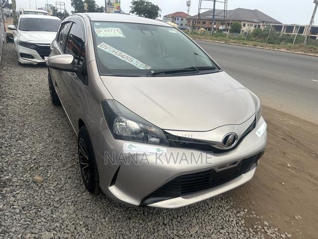 Toyota Vitz 1.0 FWD 3dr 2016 Gold