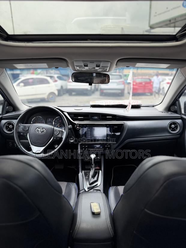 Toyota Corolla SE Special Edition 4dr Sedan (1.8L 4cyl CVT) 2017 Blue