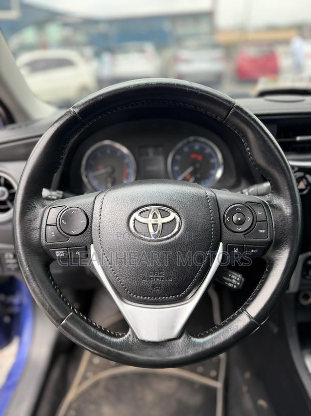 Toyota Corolla SE Special Edition 4dr Sedan (1.8L 4cyl CVT) 2017 Blue