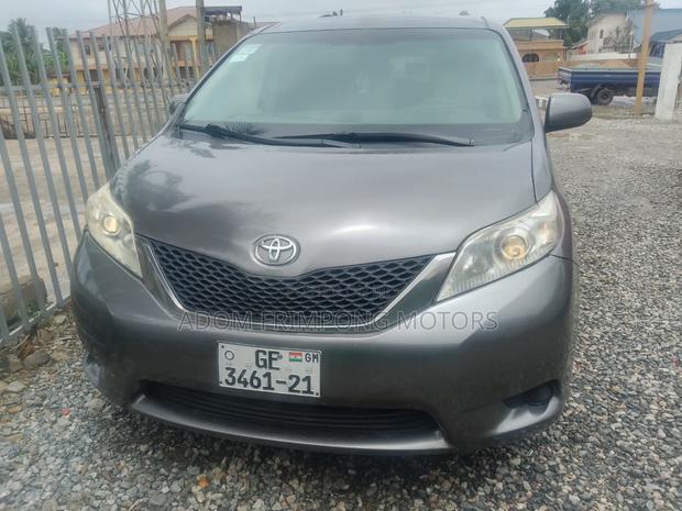Toyota Sienna 2011 Gray