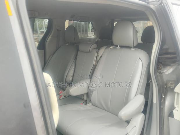 Toyota Sienna 2011 Gray